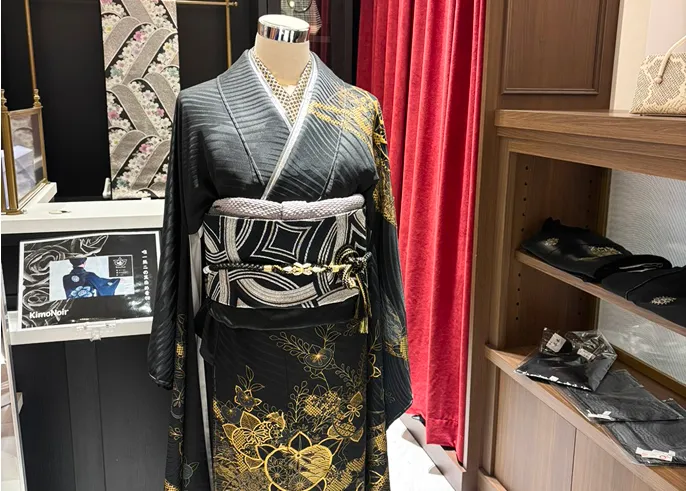 Custom-made kimonos from fabric bolts
