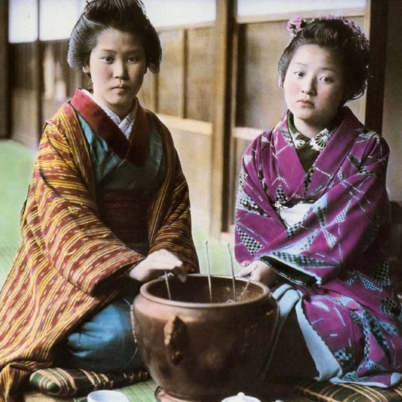 明治39年横浜の旅館での二人の女性