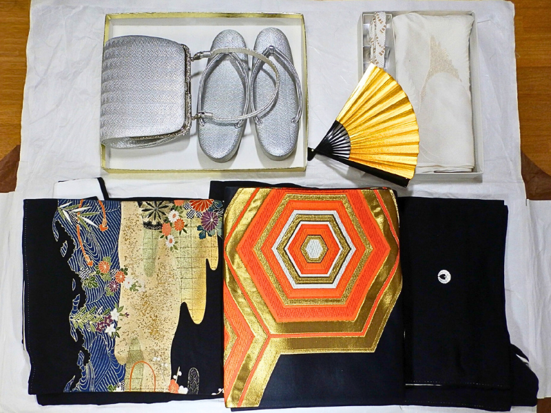 女性の礼装・黒留袖と小物