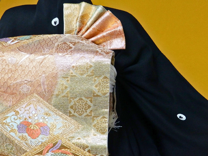 家紋の入った黒留袖イメージ画像