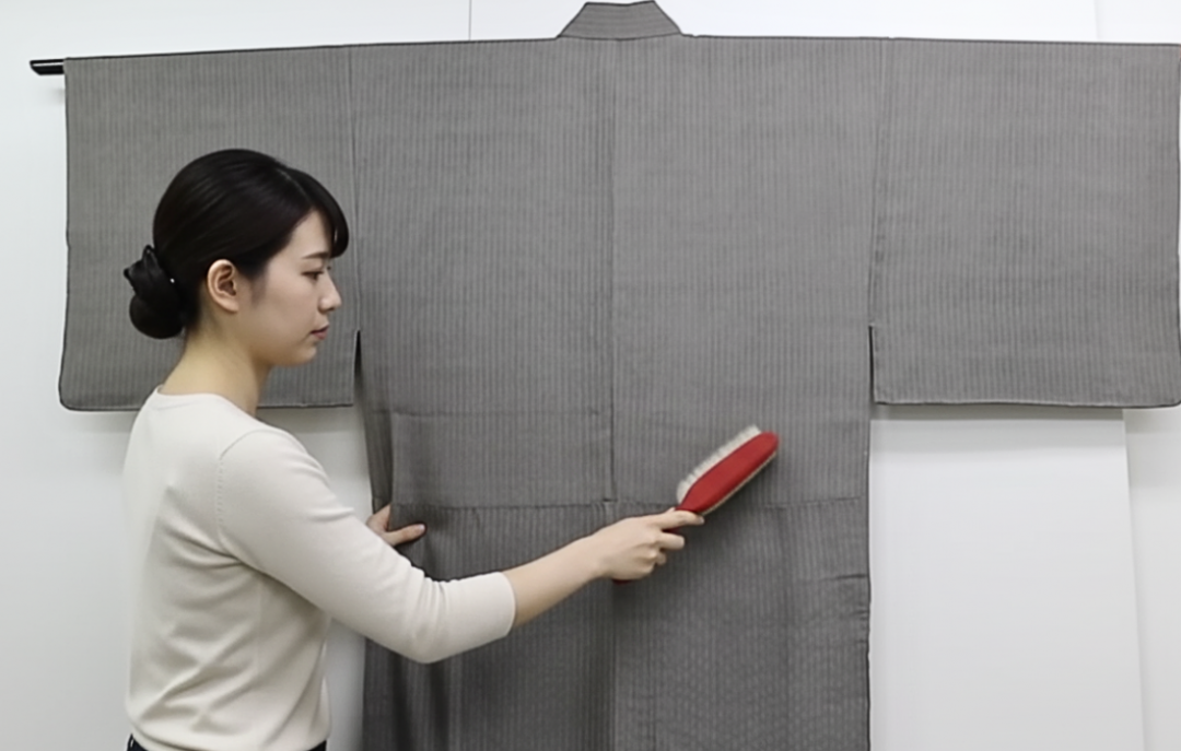 着物のブラシがけの画像