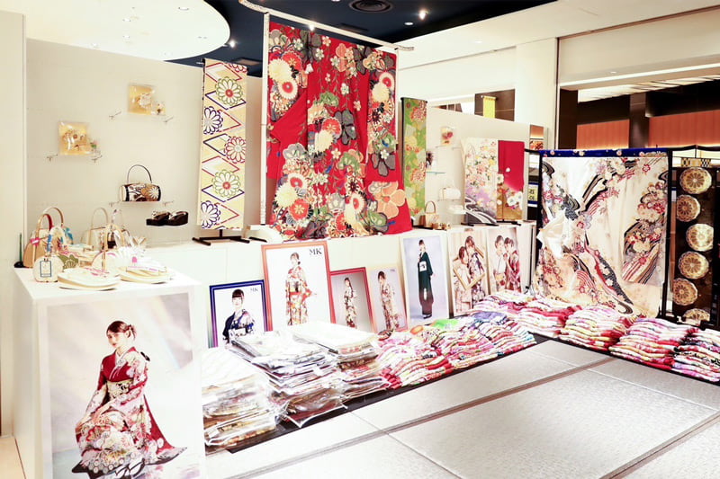 MEGAたんす屋羽田店の振袖コーナー